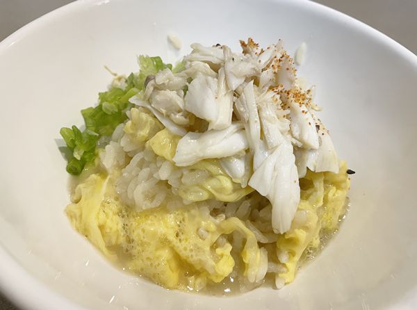 ブルークラブのおじやを作っている様子
